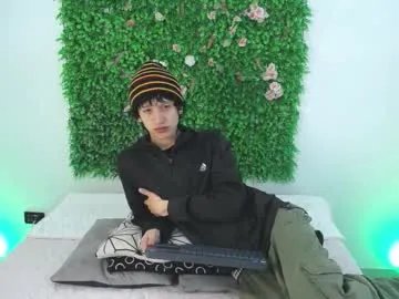 emmo_boy on Chaturbate 