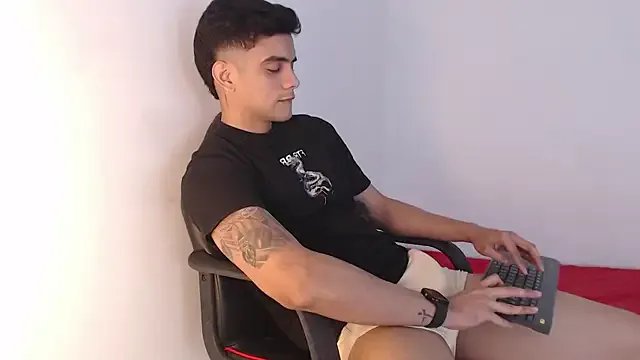 adam_levis17 on StripChat 