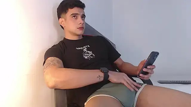 adam_levis17 on StripChat 