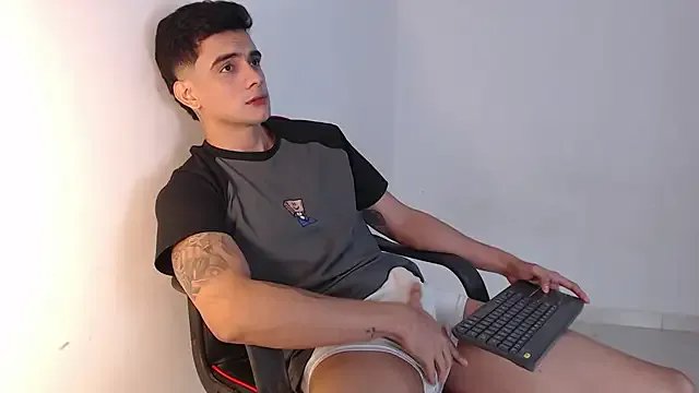 adam_levis17 on StripChat 