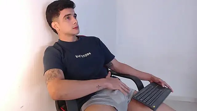 adam_levis17 on StripChat 