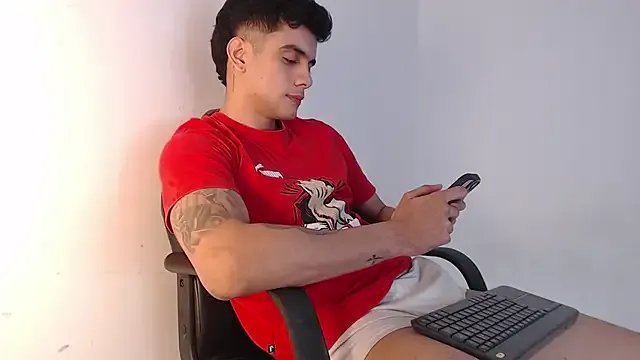 adam_levis17 on StripChat 