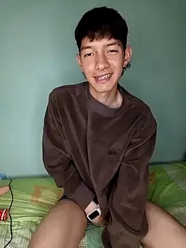 heyy_noah11 on StripChat 